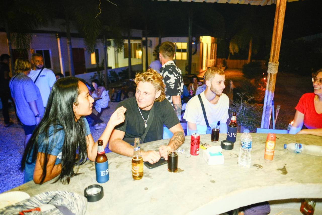 Escape Divers - Jungle Hostel And Dive Centre Тау Экстерьер фото