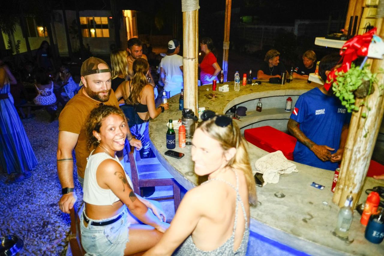 Escape Divers - Jungle Hostel And Dive Centre Тау Экстерьер фото