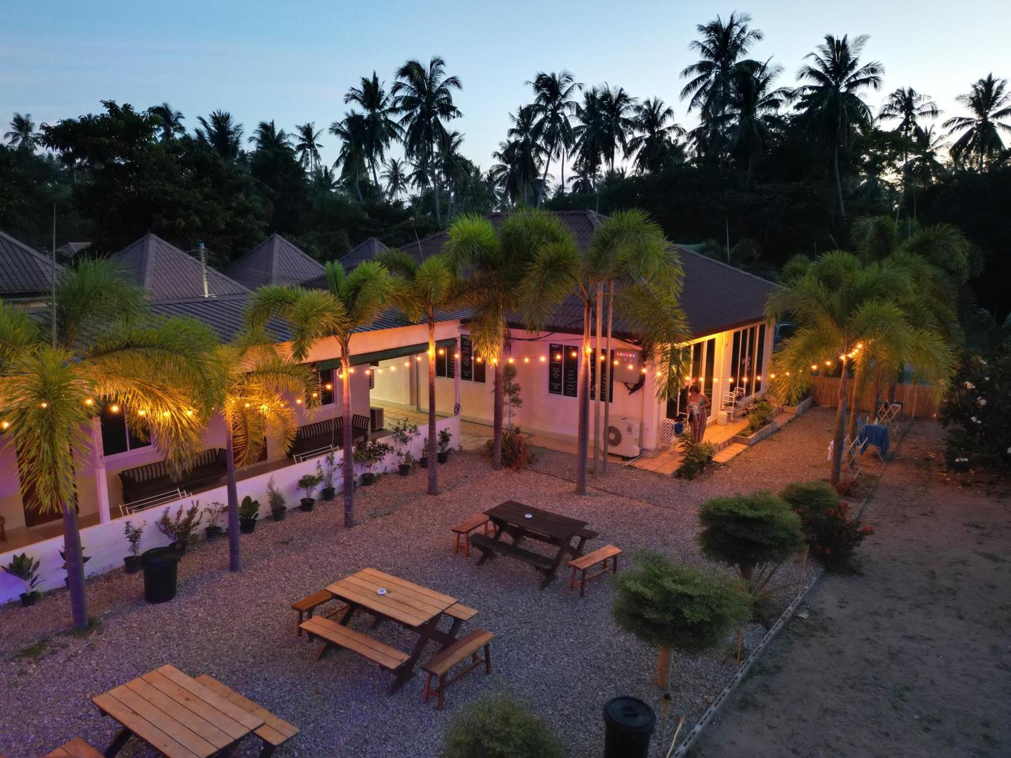Escape Divers - Jungle Hostel And Dive Centre Тау Экстерьер фото