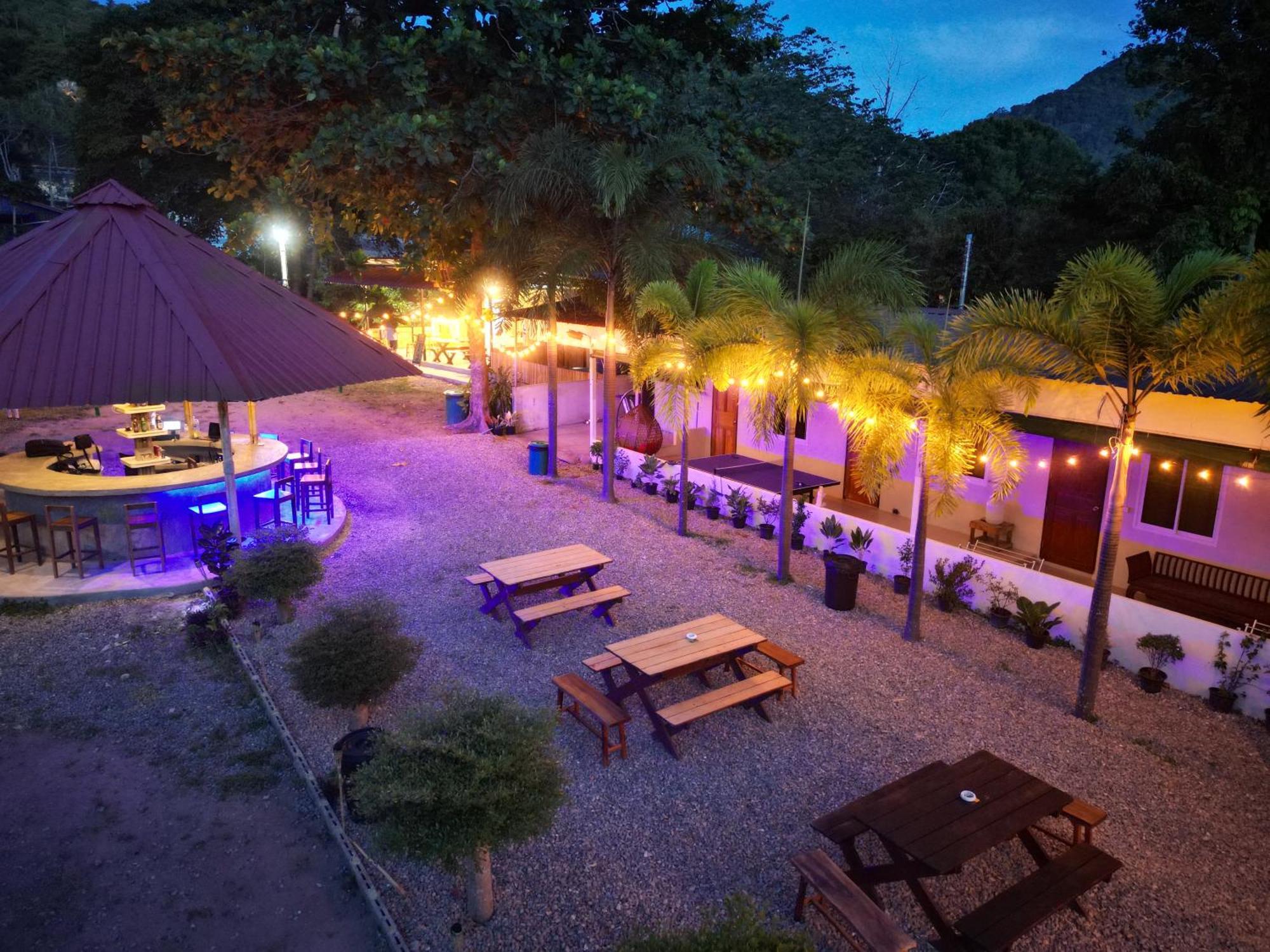 Escape Divers - Jungle Hostel And Dive Centre Тау Экстерьер фото