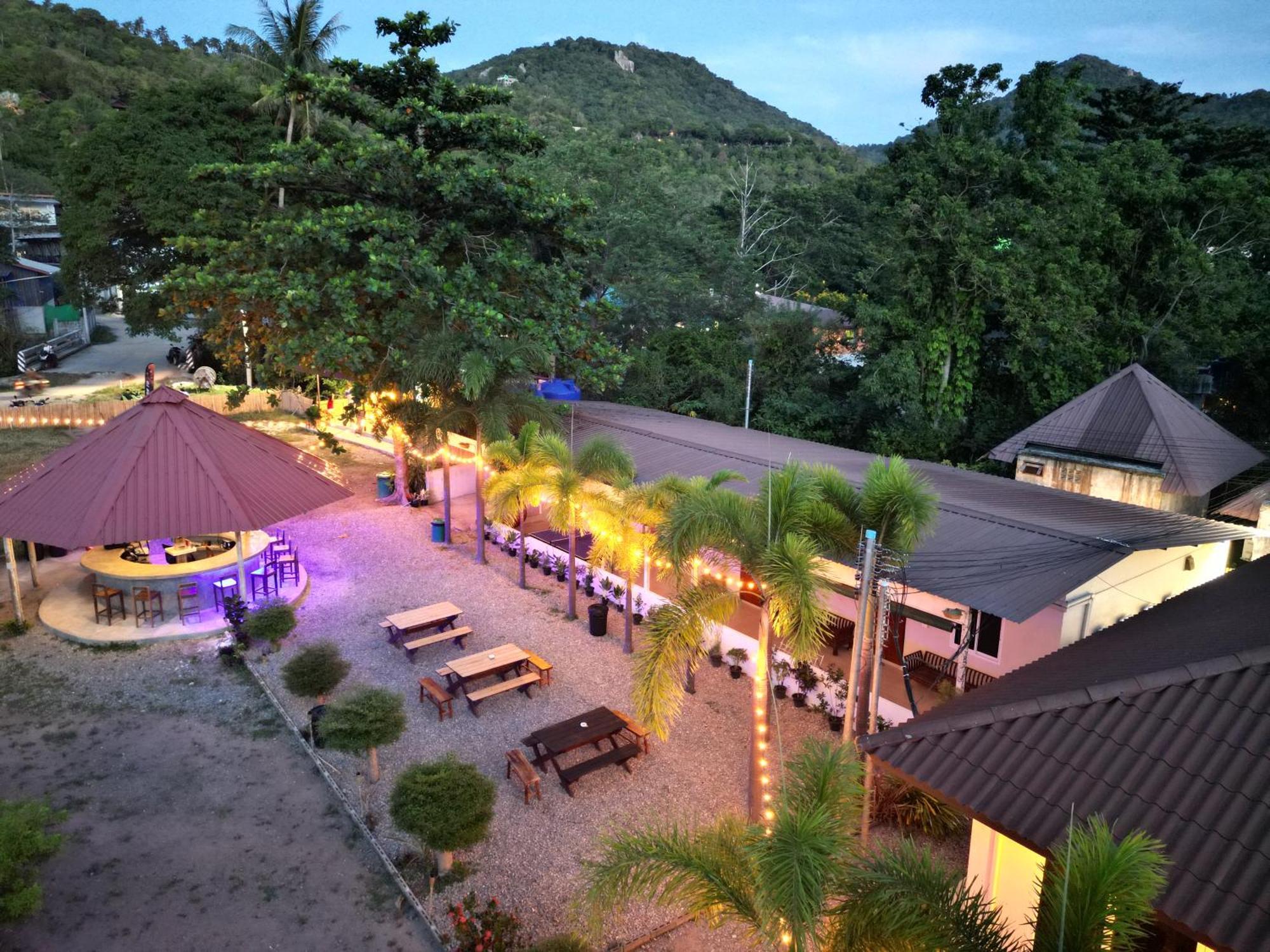 Escape Divers - Jungle Hostel And Dive Centre Тау Экстерьер фото